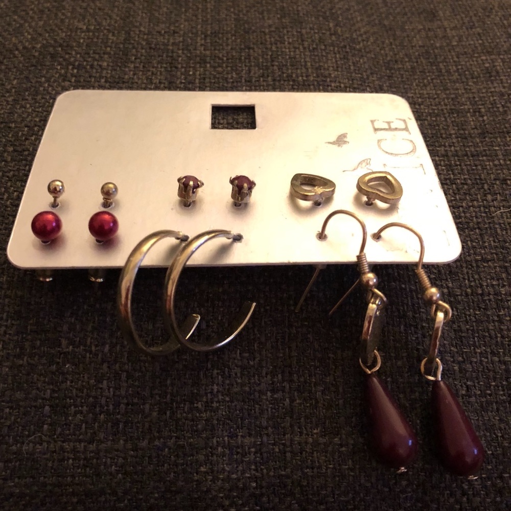 Earrings plate